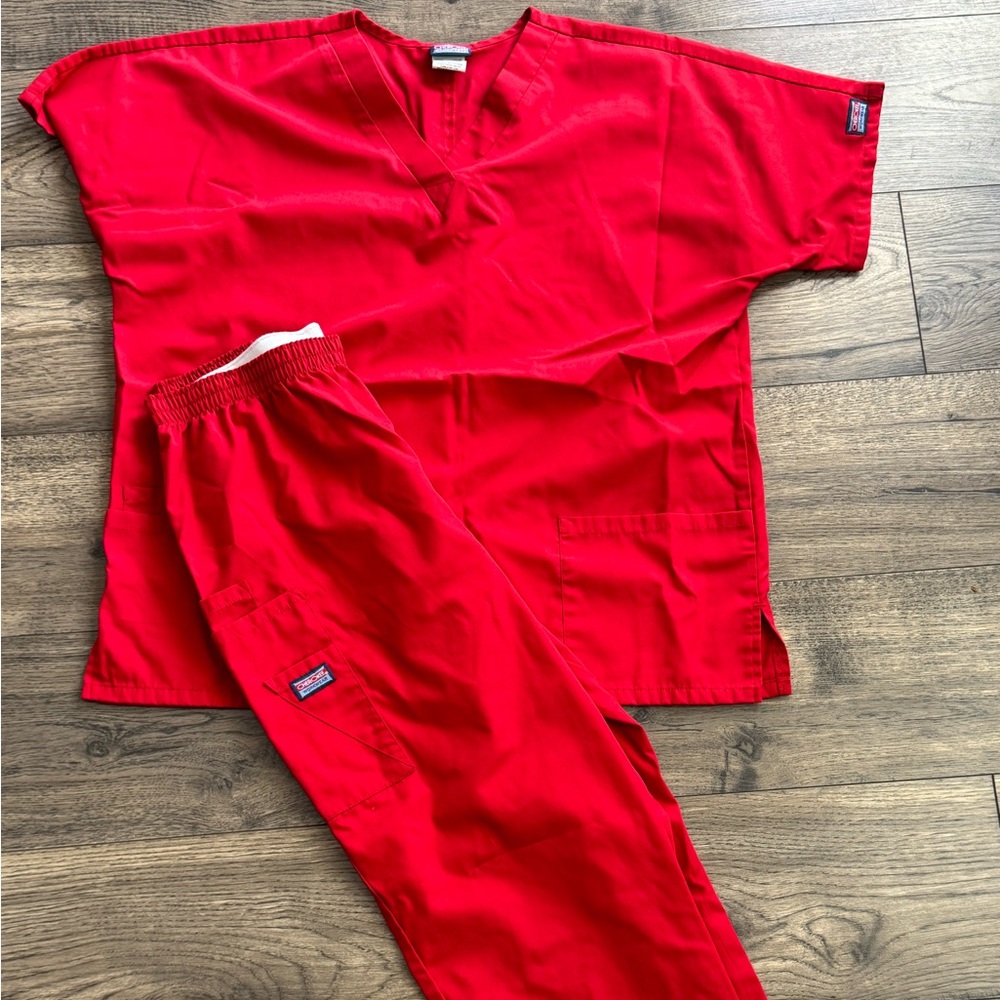 Cherokee Red Women’s Scrubs - L